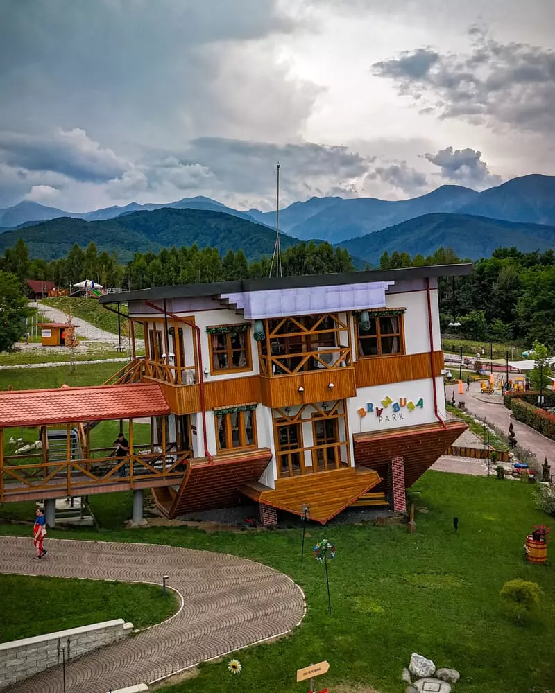 Brambura Park & Casa Întoarsă