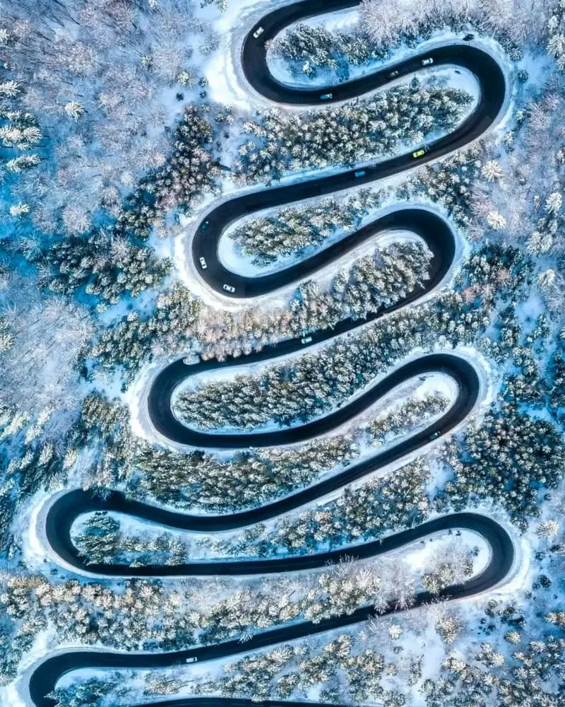 Drumul șerpuit de la Cheia