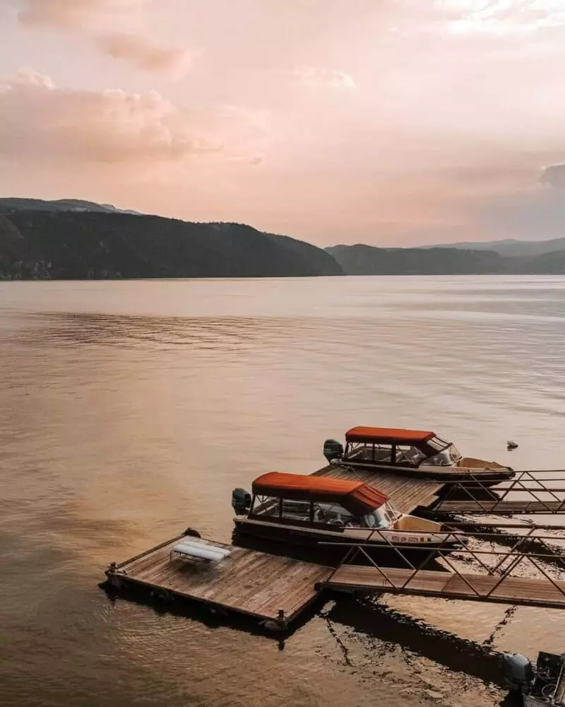 Descoperă frumusețile Dunării cu barca, zilnic